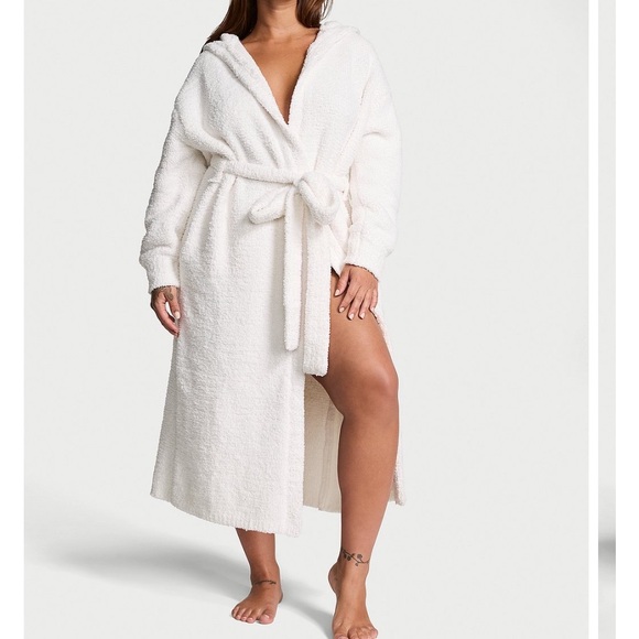 Victoria’s Secret Chenille  Cozy Hooded Bathrobe - Picture 1 of 3